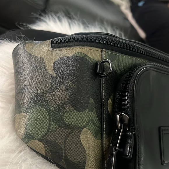 Coach Black and Green Belt Bag Sleek Design - Picture 3 of 6